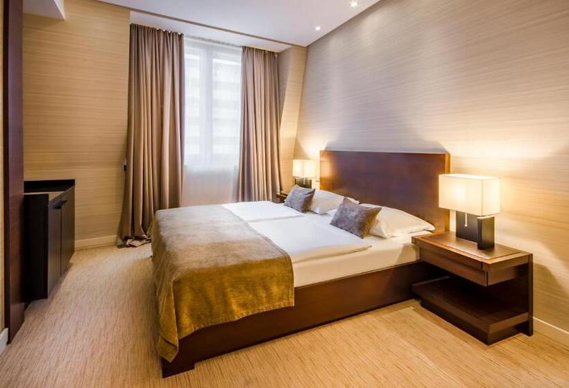 اتاق لوکس, Residence
