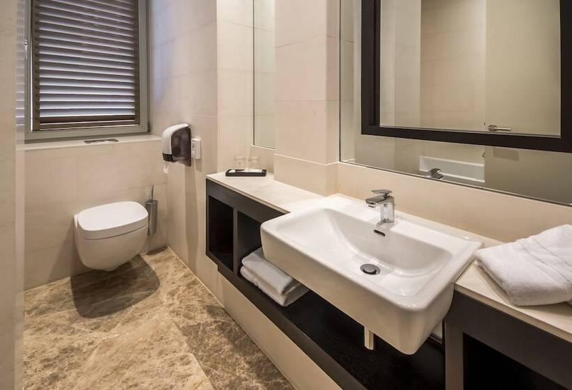 اتاق لوکس, Residence