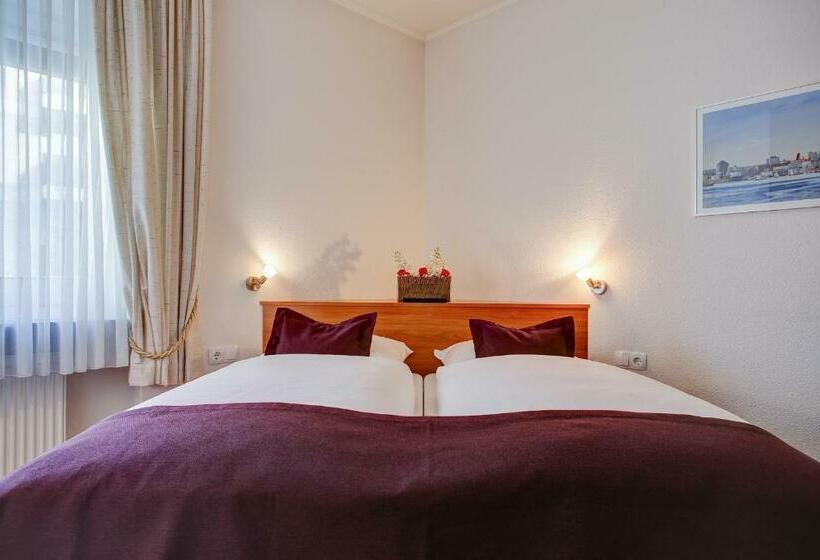 Номер Стандарт, Ina Hotel Consul