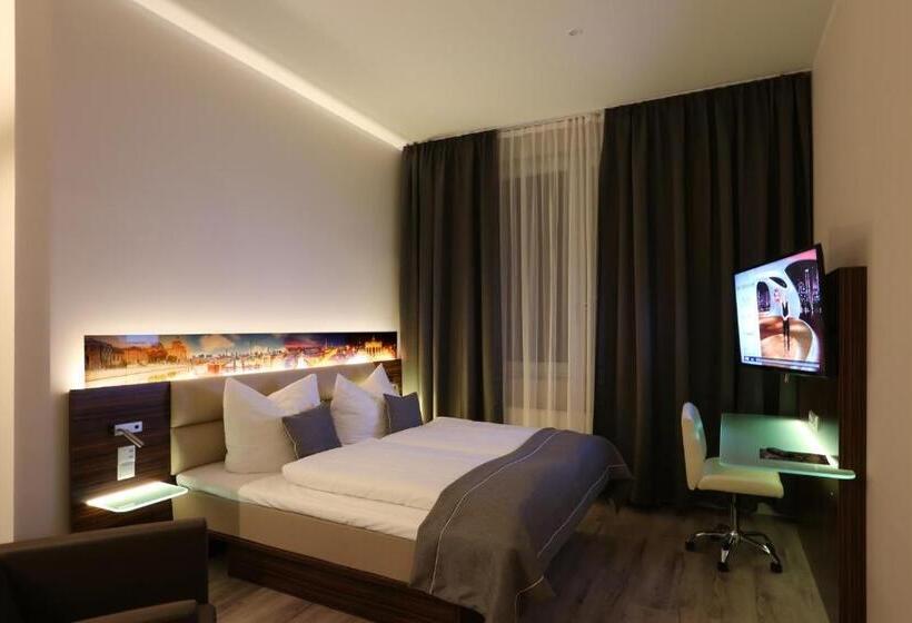 Номер Deluxe, H24 Hoteltow