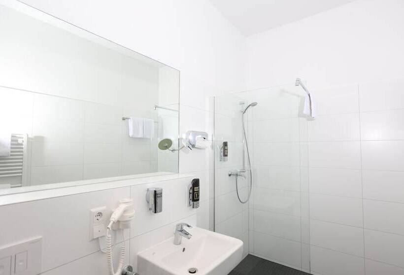 Номер Стандарт, H24 Hoteltow