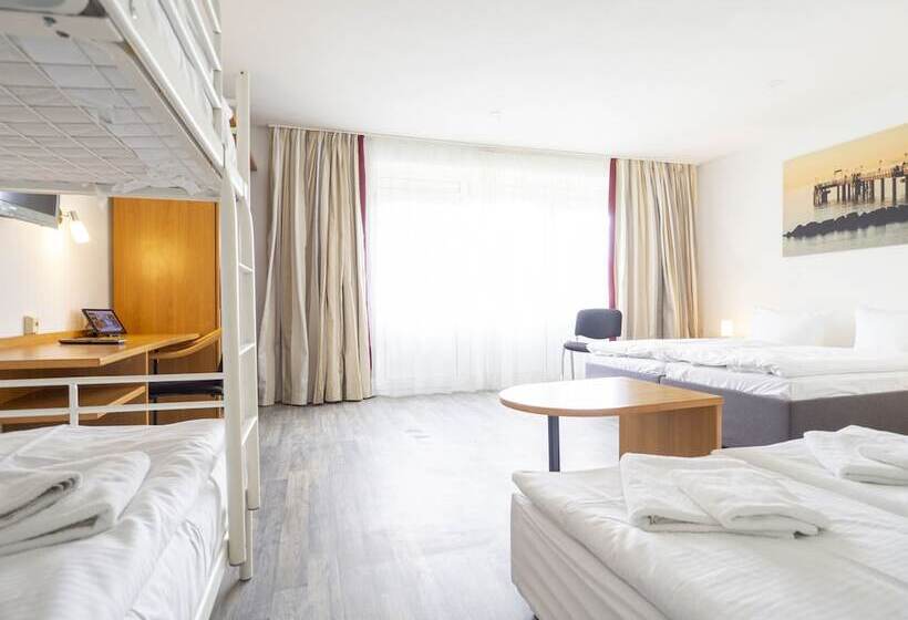 Четырехместный Номер Стандарт, Motel Stralsund
