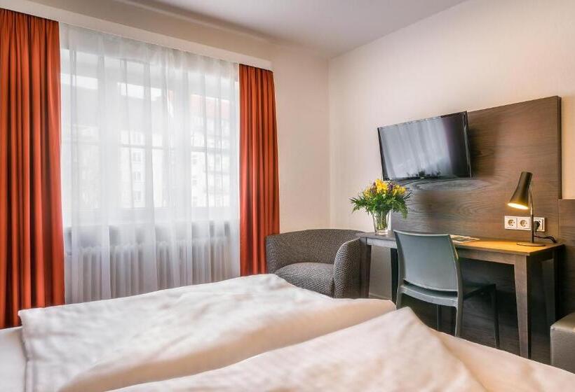 家庭间, Signature Hotel Astoria