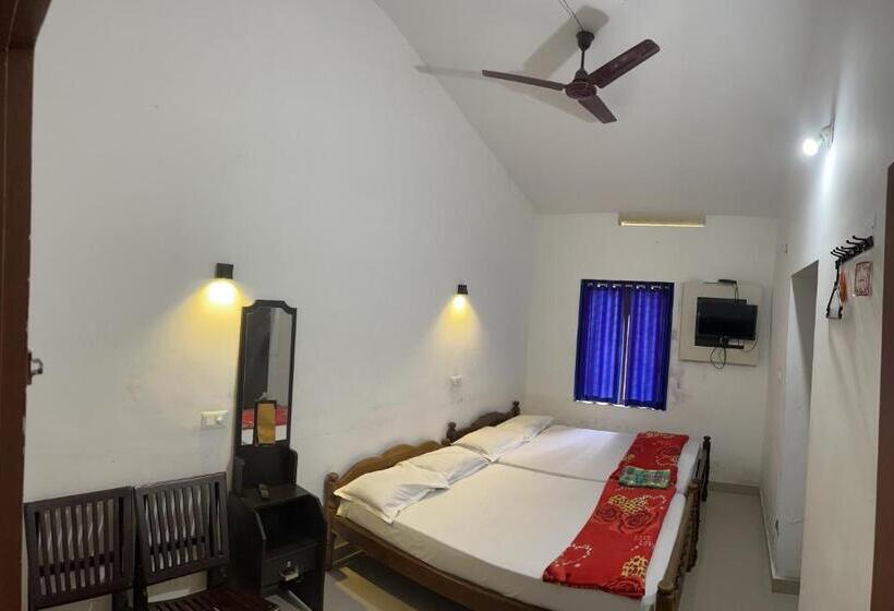 Семейный Номер, Dakshinakasi Guest House