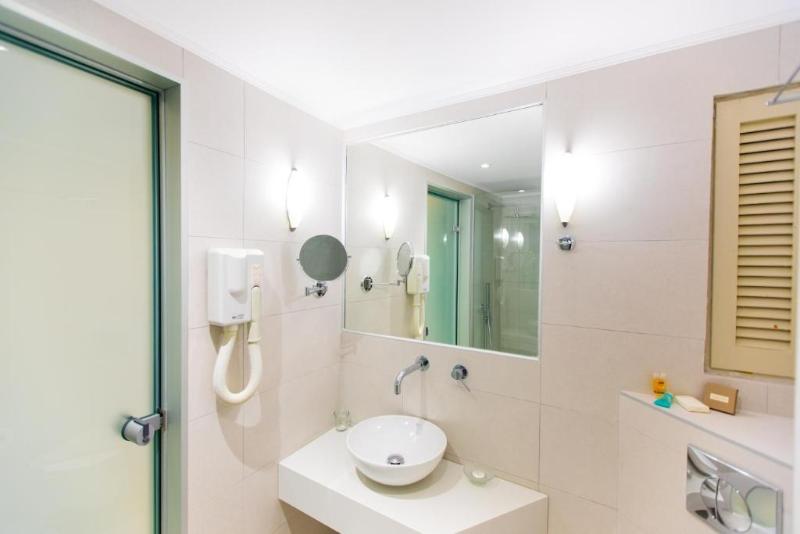 اتاق اساندارد با چشم‌انداز جانبی به دریا, Anita Beach Hotel  Adults Only