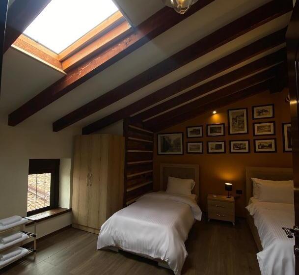 디럭스 트리플 룸, Pazari Vjeter Rooms