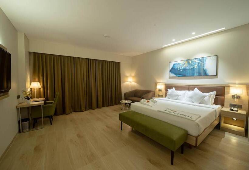 Номер Deluxe, The Monarch At Chakan Midc, Pune