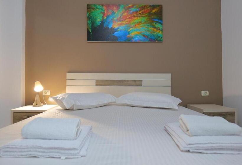 バルコニー付きスタンダードトリプルルーム, Saranda Inn Rooms & Apartments
