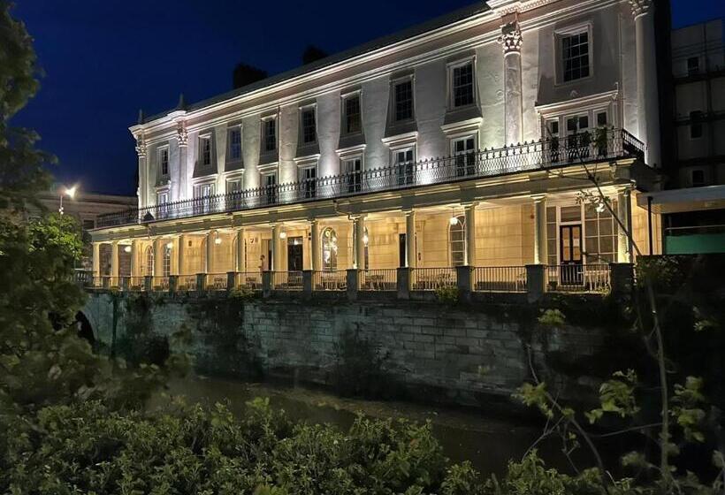 Апартаменты 1 Спальня с Террасой, Victoria Colonnade Apart