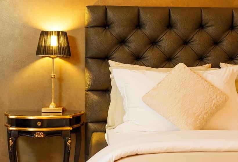 سوییت جونیور, Business Hotel First