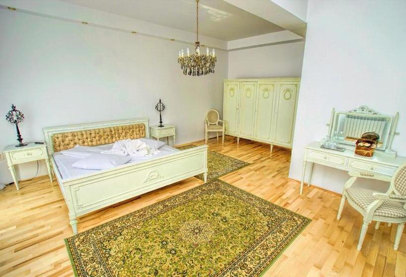 اتاق لوکس, Coroana Moldovei
