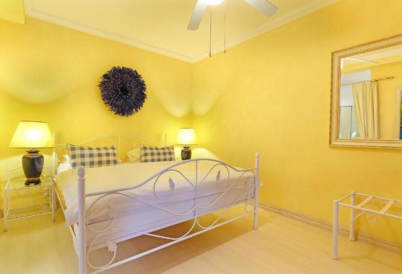 Люкс Повышенной Комфортности, Apricot Gardens Guesthouse