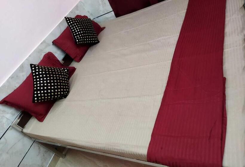 Трехместный Номер Классика, Pop 85307  Four Seaons