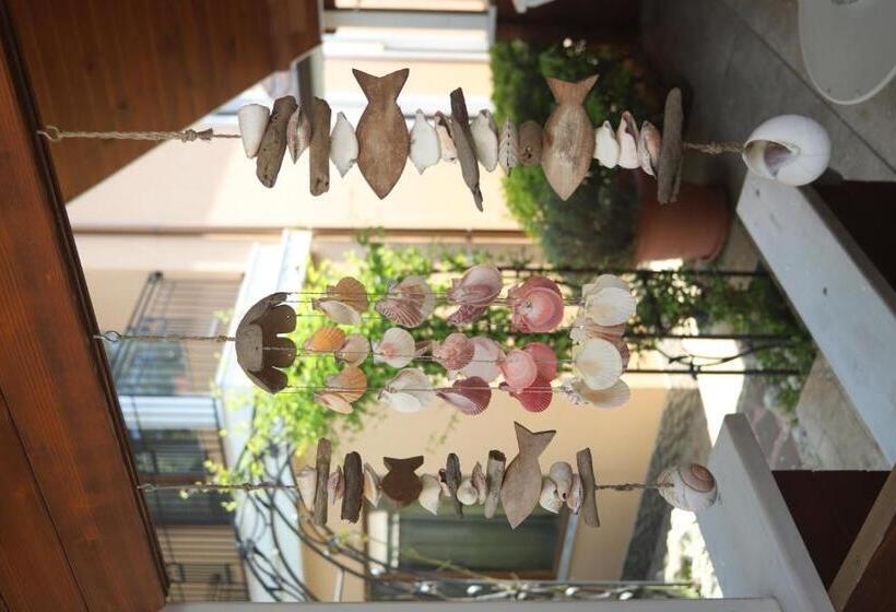 کلبه ییلاقی, Guest House Yanita