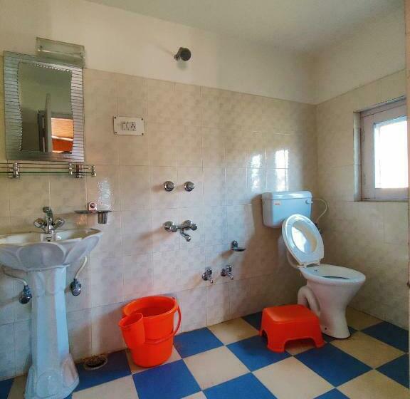 اتاق استاندارد با تخت بزرگ, Calm Holiday Inn