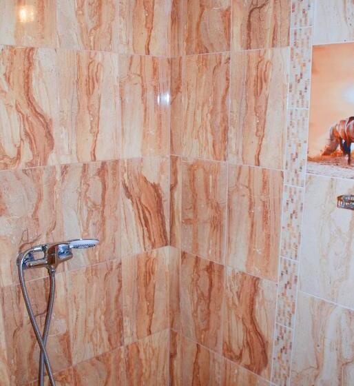 חדר סטנדרט לשלושה עם מרפסת, Altay Guest House