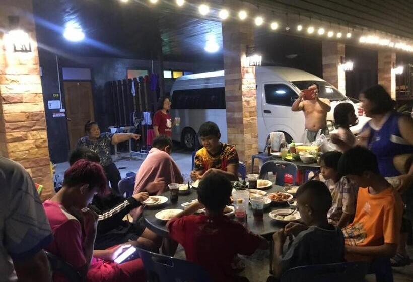 エコノミー４人部屋, Pooma Resort