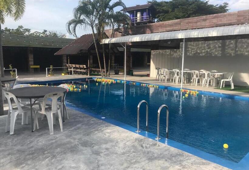 Economy Quadruple Room, Pooma Resort