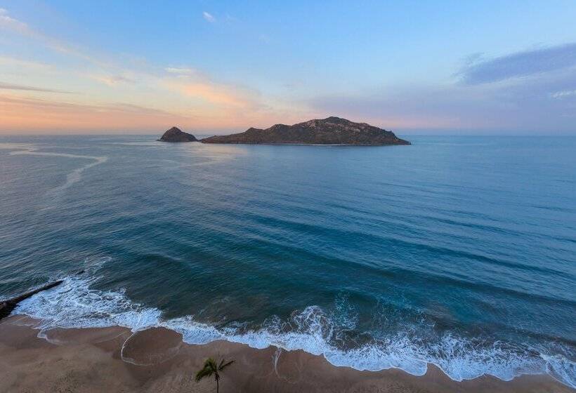 オーシャンビューデラックスルームバルコニー付き, Courtyard By Marriott Mazatlan Beach Resort