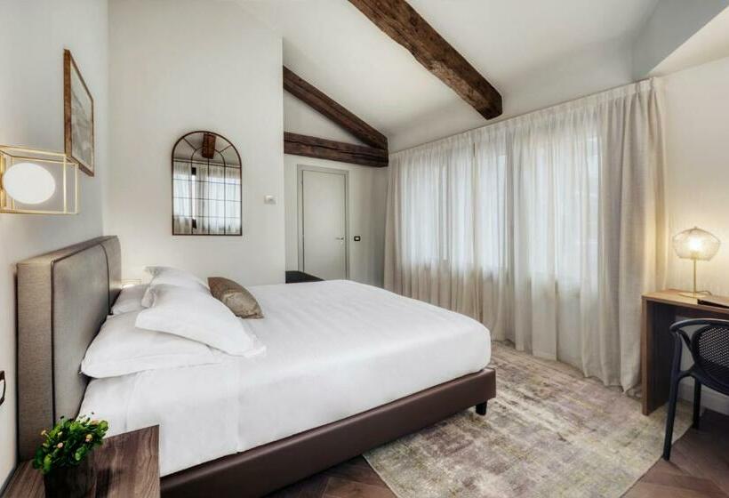 سوییت جونیور, Porta Altinia Suites