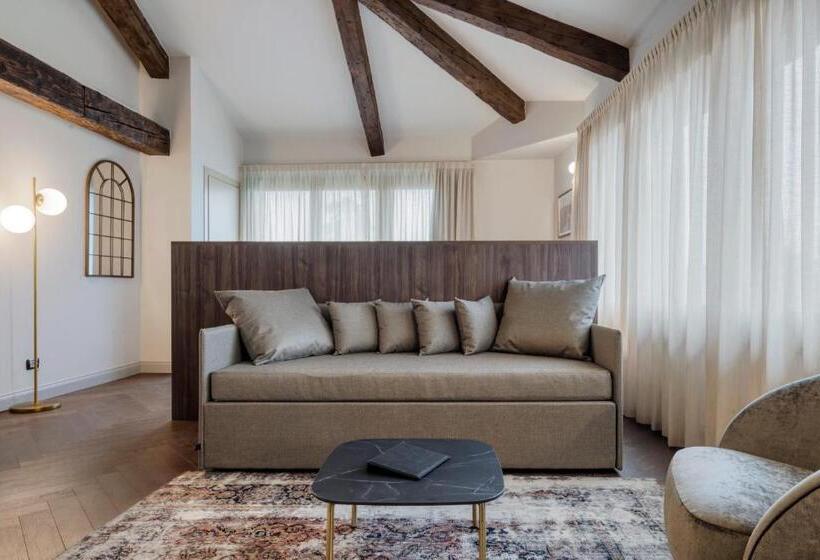 سوییت, Porta Altinia Suites
