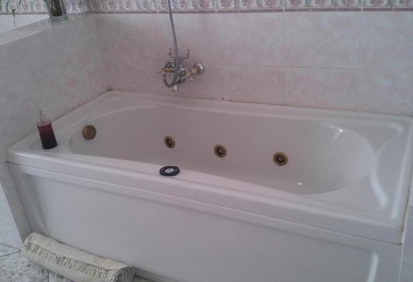 Стандартный внешний трехместный номер с ванной комнатой, Guest House Attico Della Vittoria