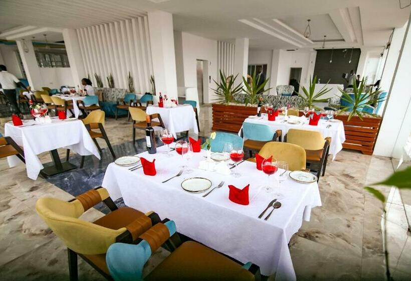 اتاق لوکس, The Warwick Hotel, Nanyuki Kenya