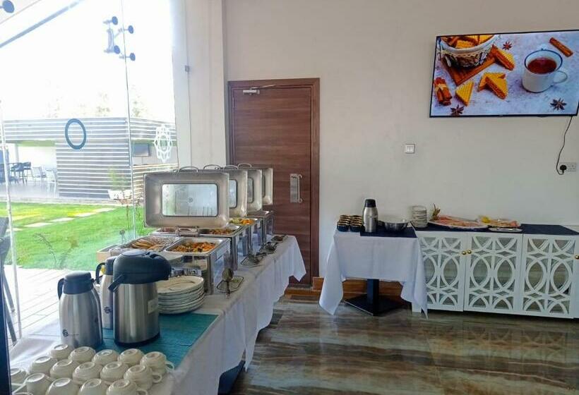 اتاق لوکس, The Warwick Hotel, Nanyuki Kenya