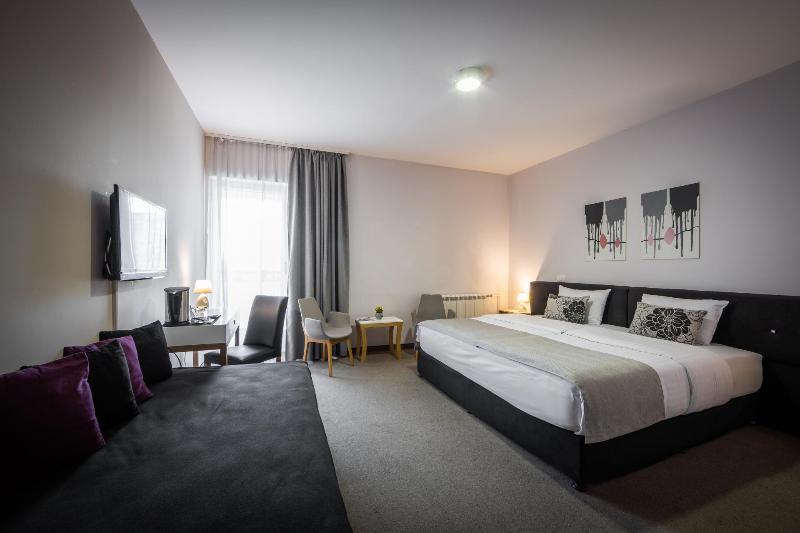 اتاق خانوادگی, Bleecker Hotels
