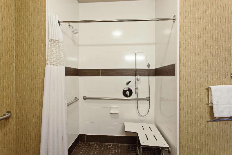 带大床的标准间, Hampton Inn Seattle/everett