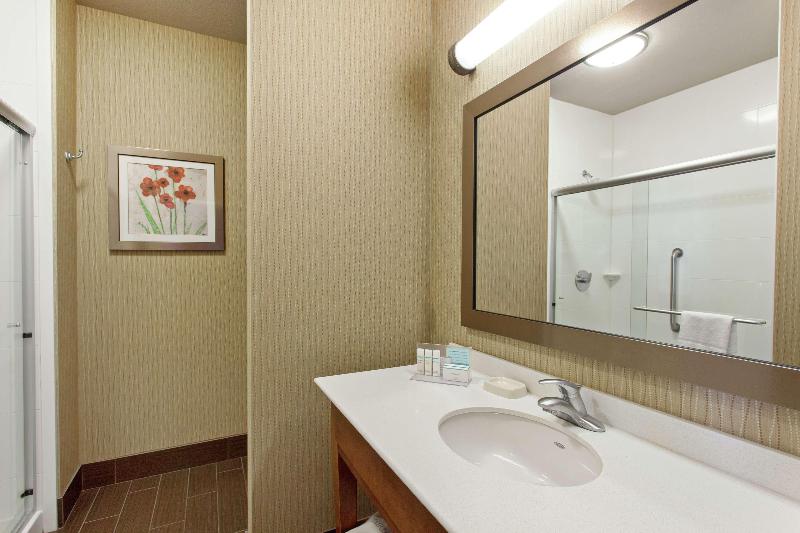 带大床的标准间, Hampton Inn Seattle/everett