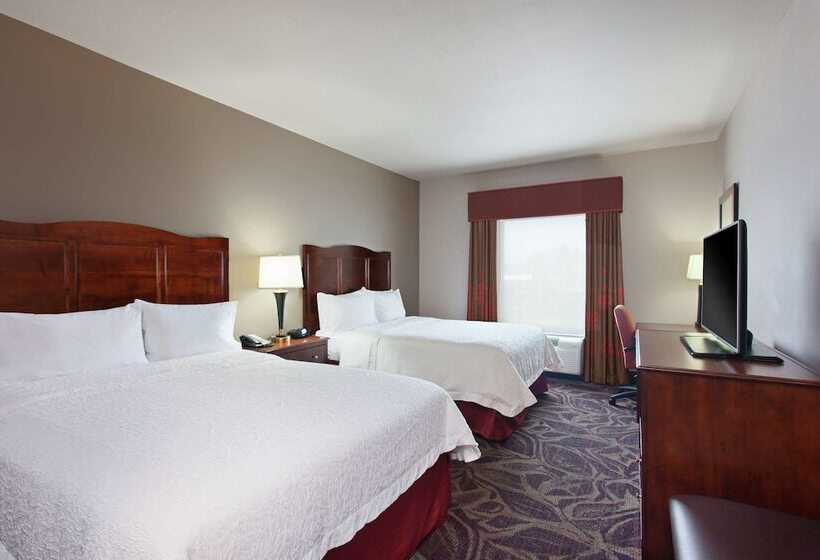 带2个双人床的标准工作室, Hampton Inn Seattle/everett