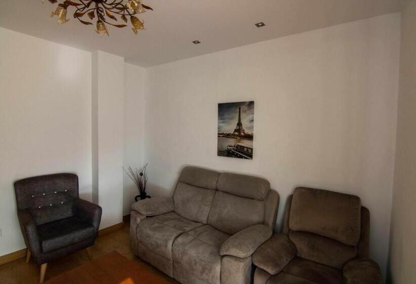 דירת שלושה חדרים, Apartamento Paris