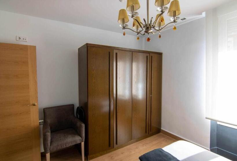 דירת שלושה חדרים, Apartamento Paris