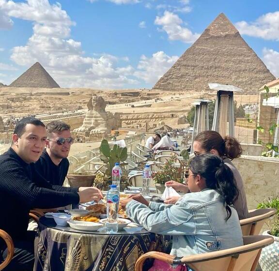 اتاق لوکس, Queen Pyramids View