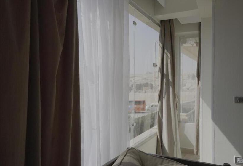 اتاق لوکس, Queen Pyramids View