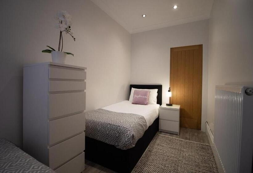Семейный Номер, Haven House Rooms, Barry