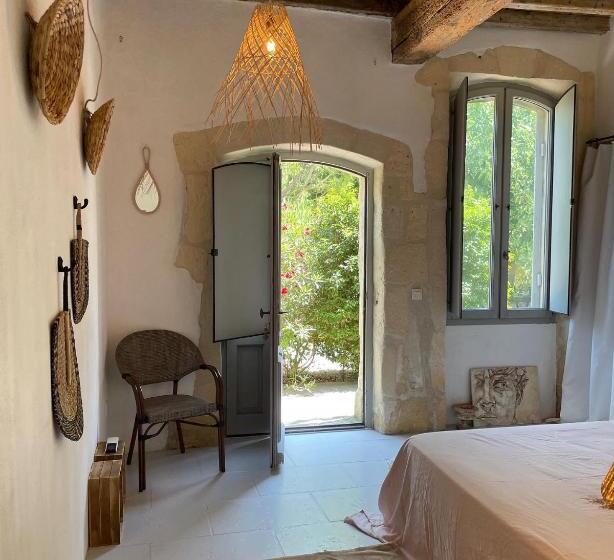 سوییت با چشم‌انداز باغ, Maison Tara Verte Au Mas Montredon