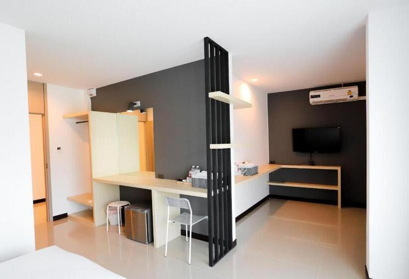 패밀리 스튜디오, The Rest Hotel   ประจวบ