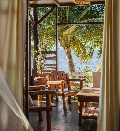 Бунгало Deluxe, Amami Beachfront Villa With Private Beach