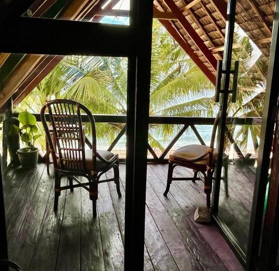 Бунгало Deluxe, Amami Beachfront Villa With Private Beach