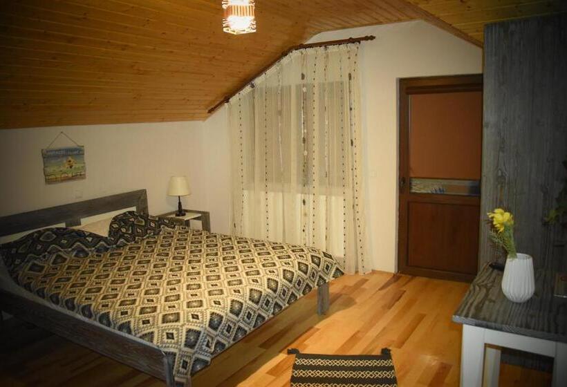 اتاق استاندارد با بالکن, Casa Smeilor Horezu