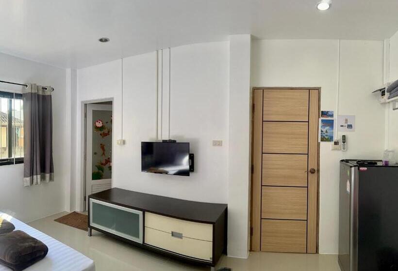 اتاق سوپریور سه تخته, Golf House