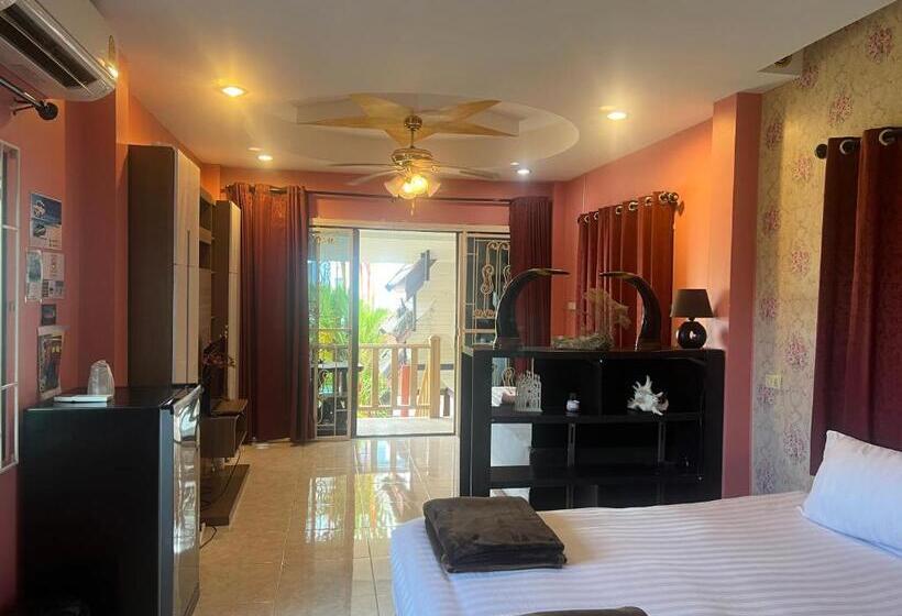 اتاق سوپریور سه تخته, Golf House