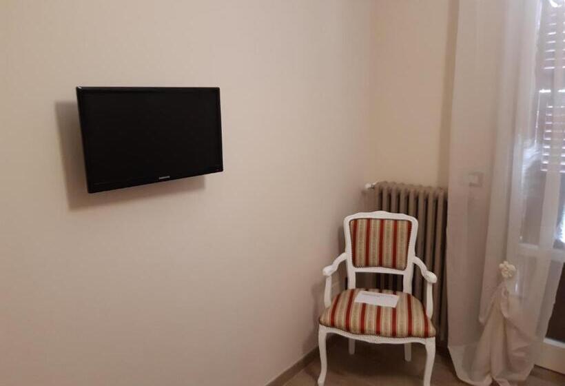 اتاق لوکس خانوادگی, La Rosa Di Francesco Inn