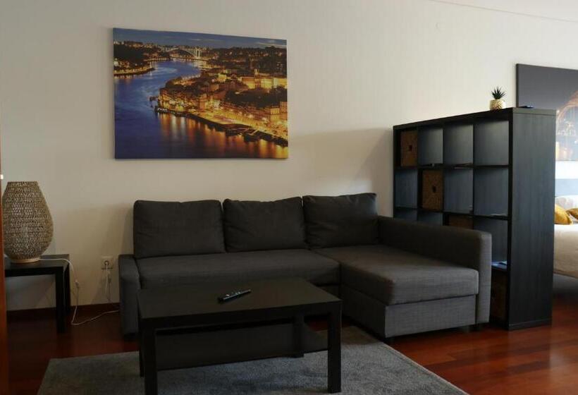 اتاق لوکس, Metro Heroismo Residence