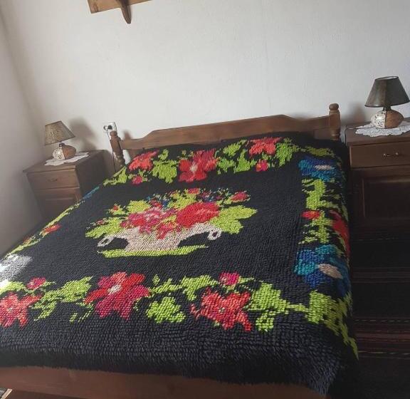 Номер Deluxe, тодорината къща
