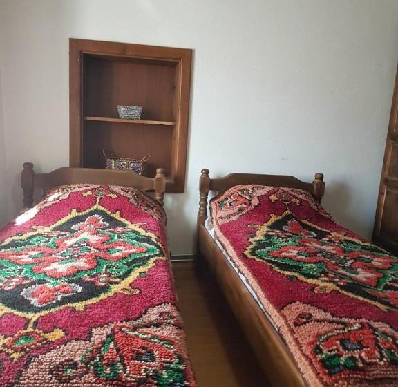Номер Deluxe, тодорината къща
