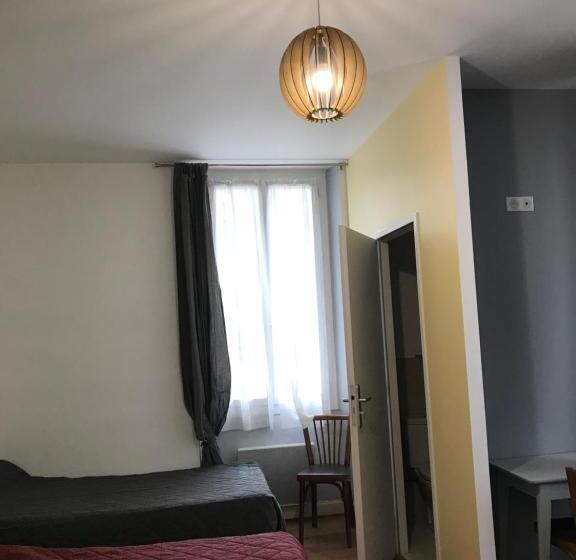 חדר משפחתי נוף לגינה, Hôtel Du Clos Fleuri