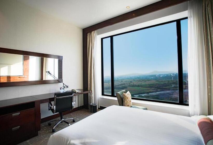 带大床的标准间, Courtyard By Marriott Pune Chakan